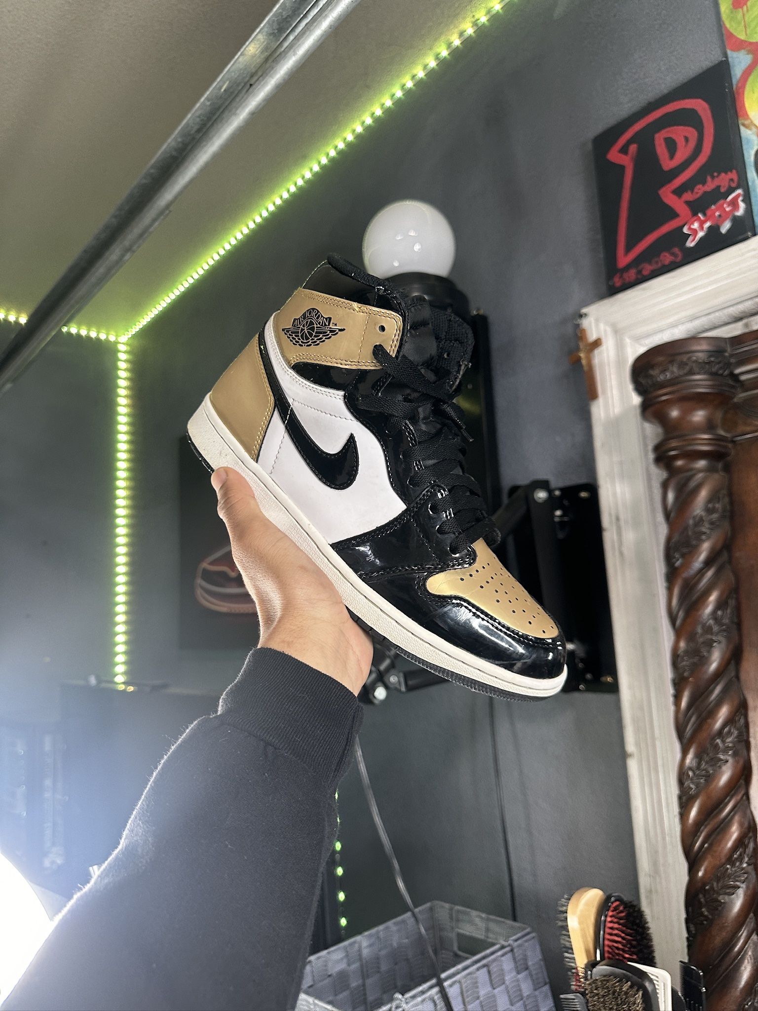 Jordan Gold Toe 1 (Size 10.5)