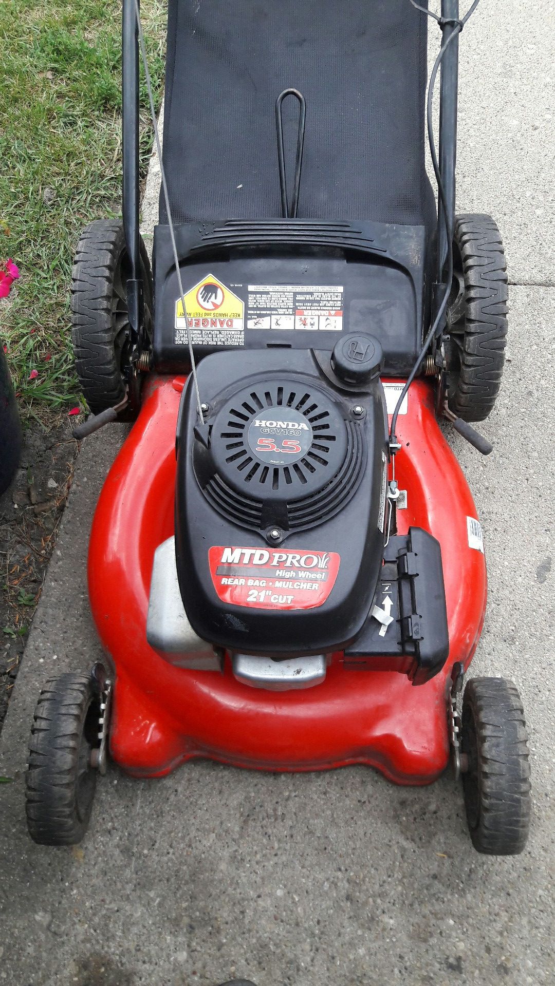 HONDA BY MTD PRO PUSH LAWN MOWER WITH BAG WORKING GOOD for Sale in Niles IL OfferUp