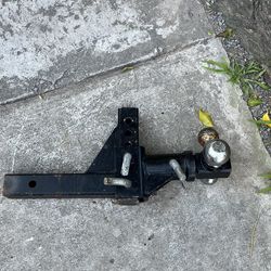 Adjustable tow hitch