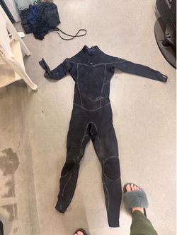 Oneill wetsuits size 4