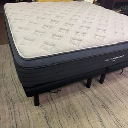Helix Midnight Luxe Cal King Mattress
