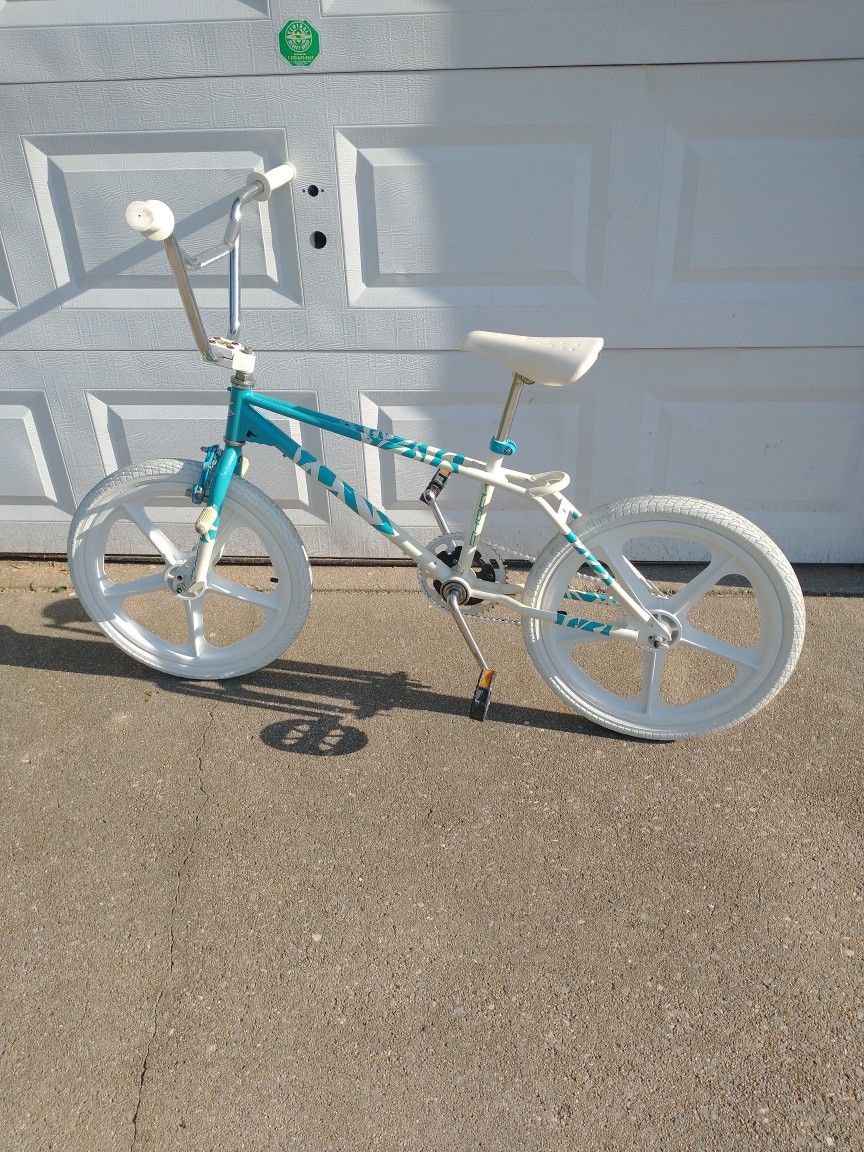 '86 Raleigh Shock Complete Bike