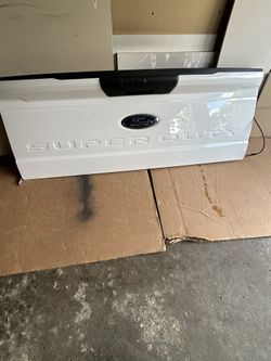 21-26 F150 Tailgate OE Ford like new ITake Off OEM White F-150 see pictures some cosmetic scratches.