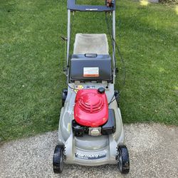 Honda HRB215 Self Propelled Lawn Mower 