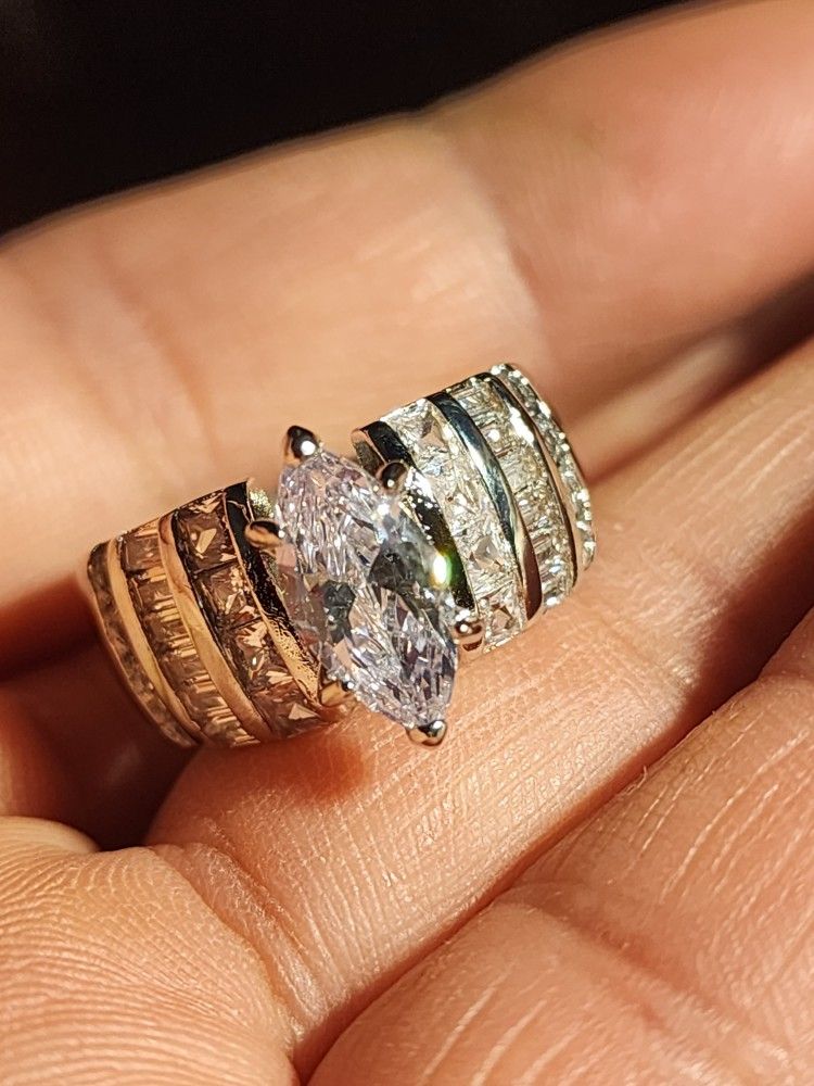 Gorgeous Marquis Cut Woman Engagement Promises Ring Size 8.0