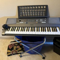 Yamaha YPT-310 Keyboard W/Power Supply And Music Stand