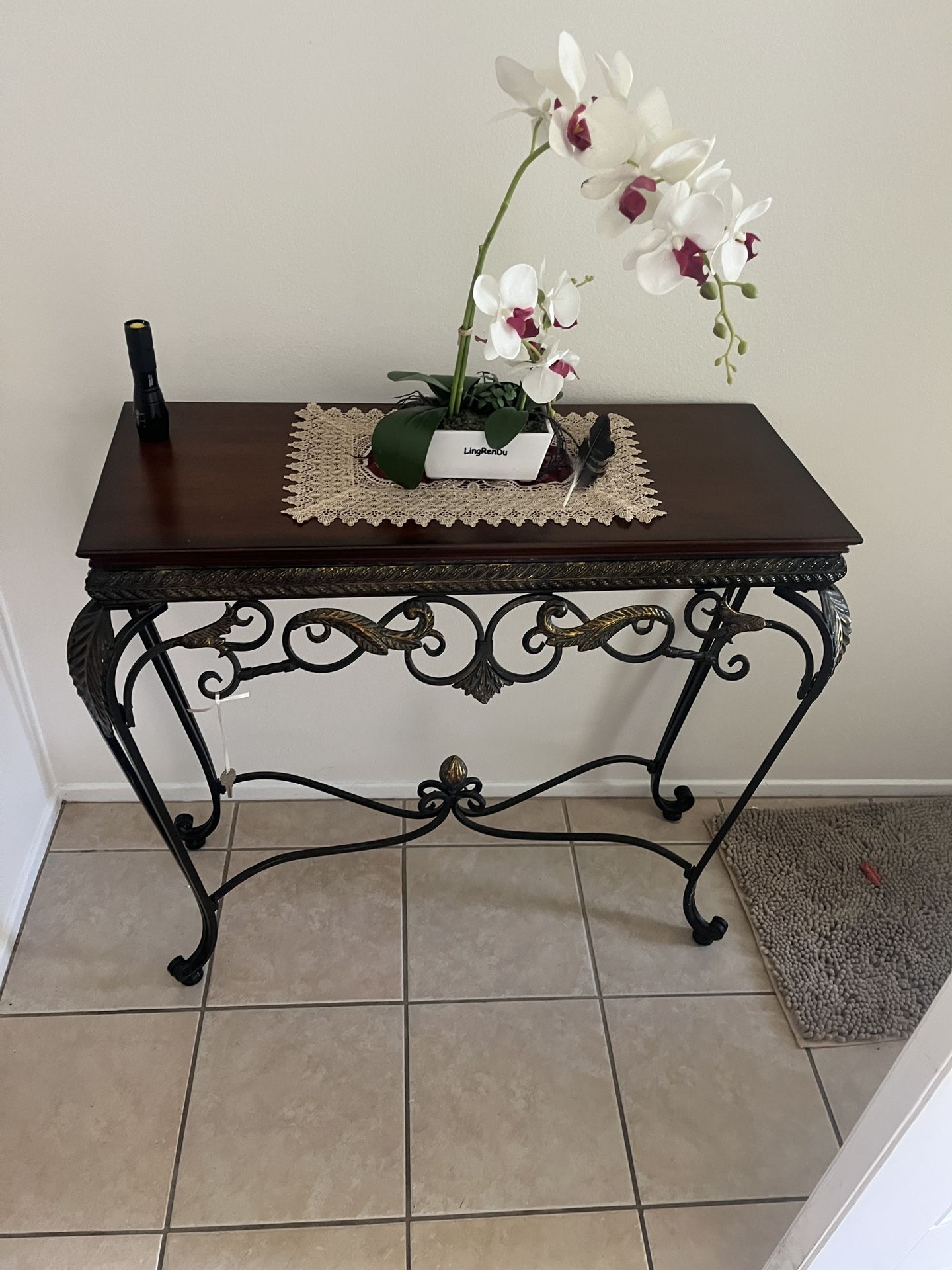 Entry Table With Mirror W37xh32xd15