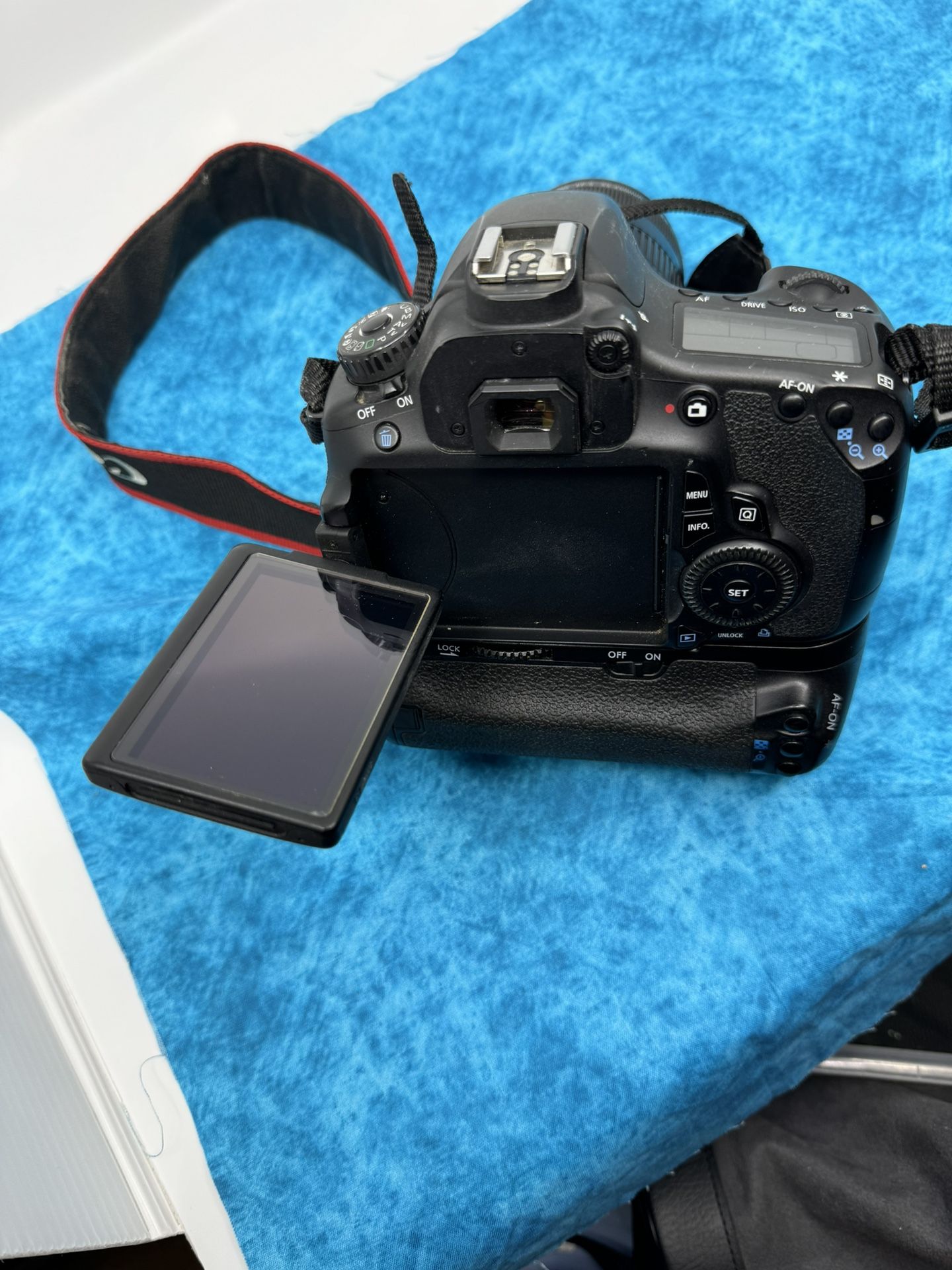 Canon EOS 60D With Lens