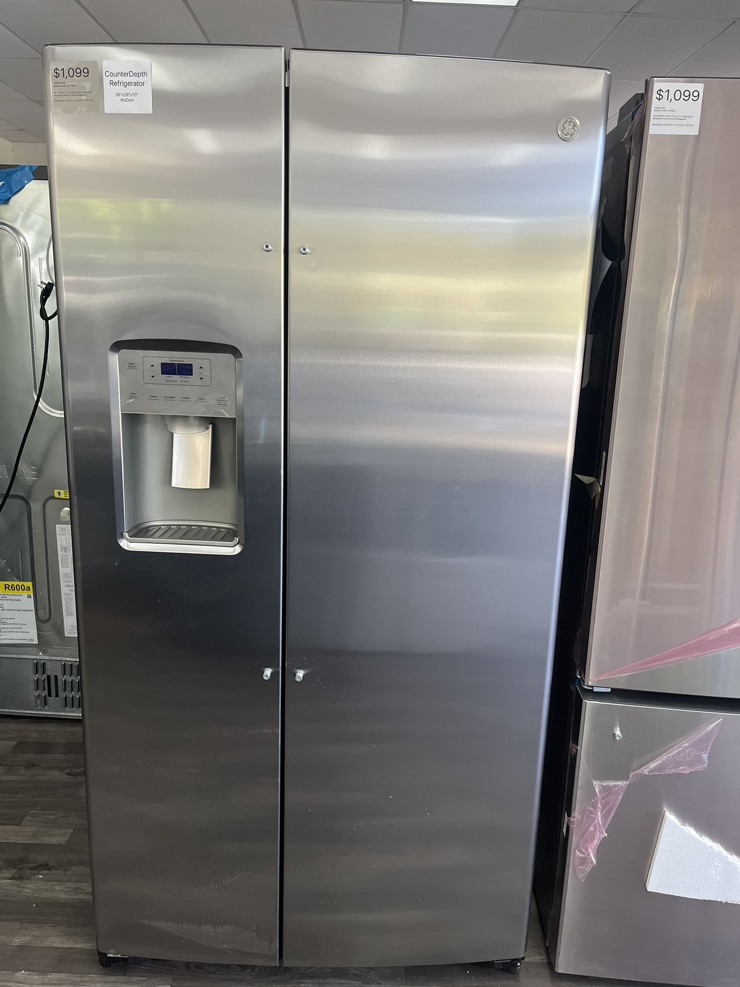 Counter Depths Side By Side Refrigerator With Water / Ice Dispenser