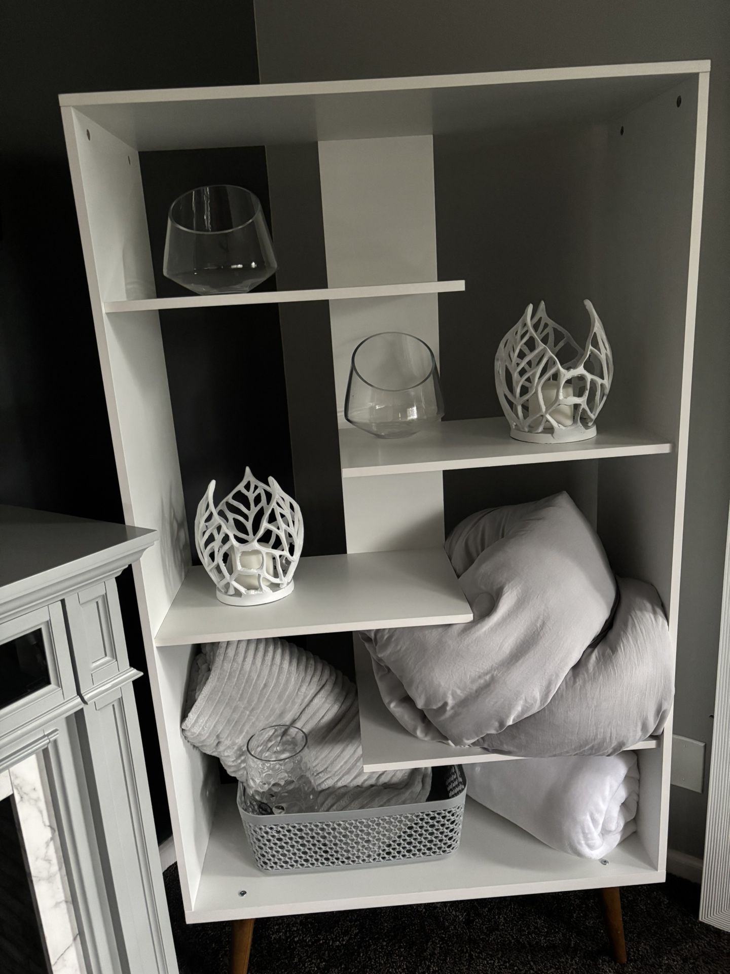 White Stand