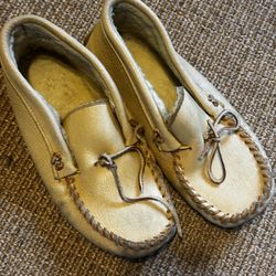 Quoddy Ben’s Moccasin Slippers, Fleece Size 9 1/2 - 10 1/2
