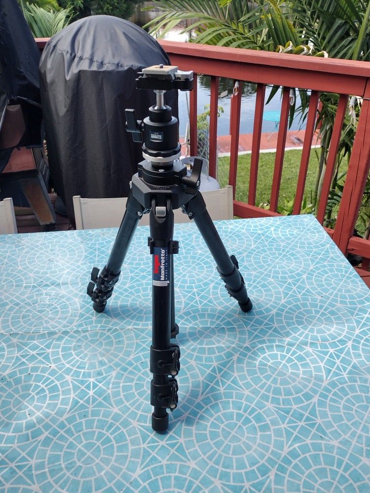 Bogen Manfrotto 3221 S Tripod Made in Italy Black
