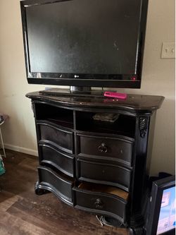 Used dressers with mirror set