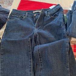 Women’s Classic Straight Levi’s. 2 Straight 