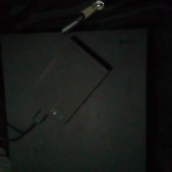X Box One S Withe The Hard drive 2tb Trades Only Speaker 