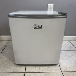 BLACK+DECKER Compact Refrigerator