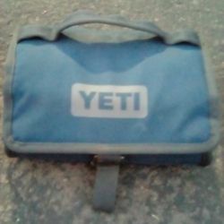 Yeti Insulated And Compact Soft Lunch Bag For Hot Or Cold Items