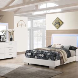 Felicity 4-piece Full Bedroom Set White High Gloss