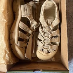 Keens Sandals, Size 8 Beige 