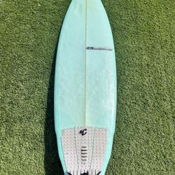Surfboard- 6’1” Goodrum