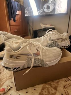 Nike Mercon Sneakers women’s size 6