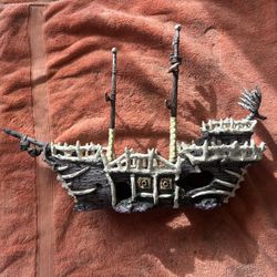 Fish Tank Pirate Ship 