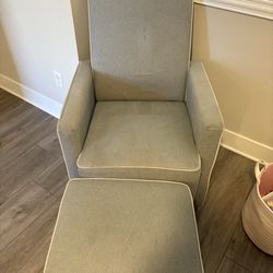 Gray Upholstered Armchair with Ottoman