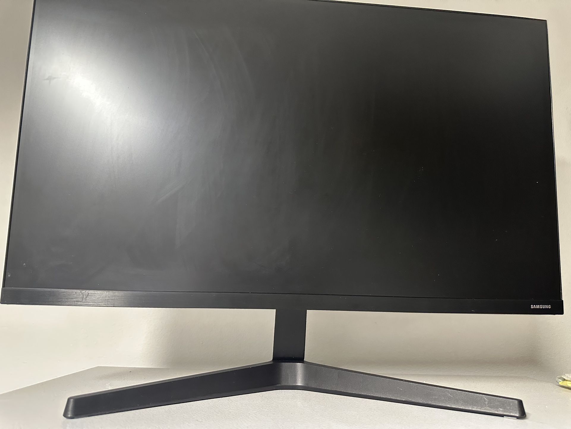 Samsung 27 inch flat monitor, excellent condition, no dead pixels. Power cord included