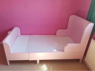 Ikea Busunge Extendable Bed Twin Size, Light Pink Color (Delivery Available)