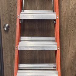 Louisville Shox 6ft Fiberglass Ladder -300lbs Limit
