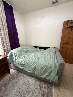 Full Size Day Bed with Twin Trundle