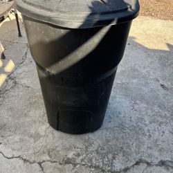 Rubbermaid Trash Can
