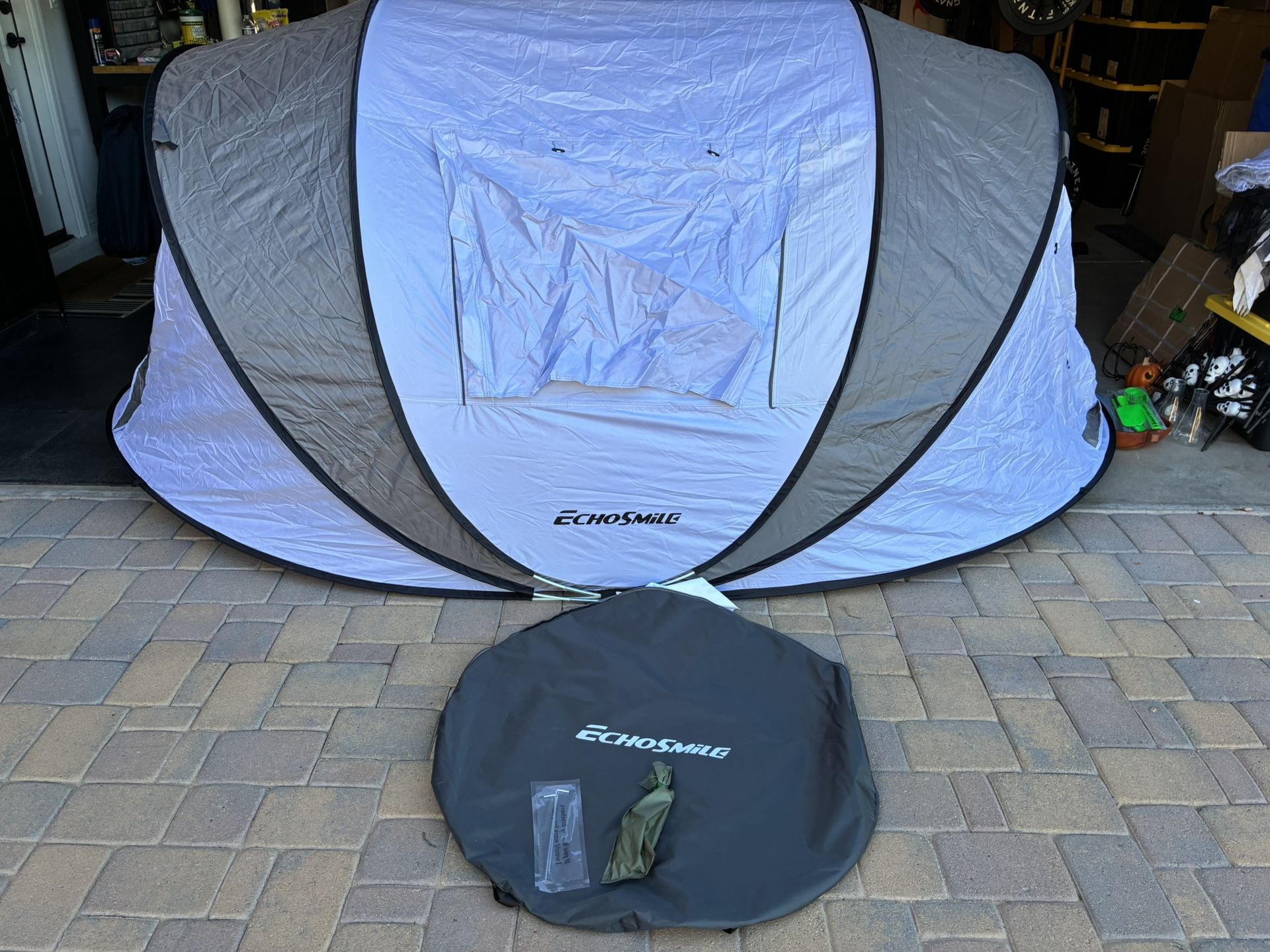 Like New Six person instant Pop Up Tent