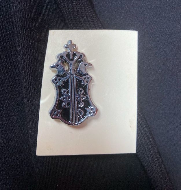 Black and butler pin