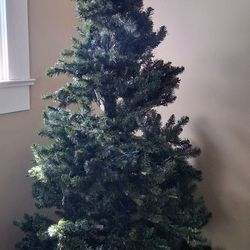 7ft LIGHTED CHRISTMAS TREE7FT CLEAR LIGHTED CHRISTMAS TREE WITH ORNAMENTS