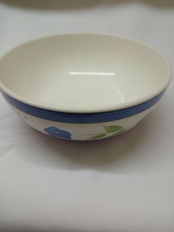 BRAND NEW LARGE GLASS BOWL WITH  PRETTY LAVENDER FLOWERS AND GREEN LEAVES AROUND IT,  GIBSON COMPANY