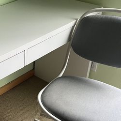 IKEA Grey and White Desk Chair (Swivels) 
