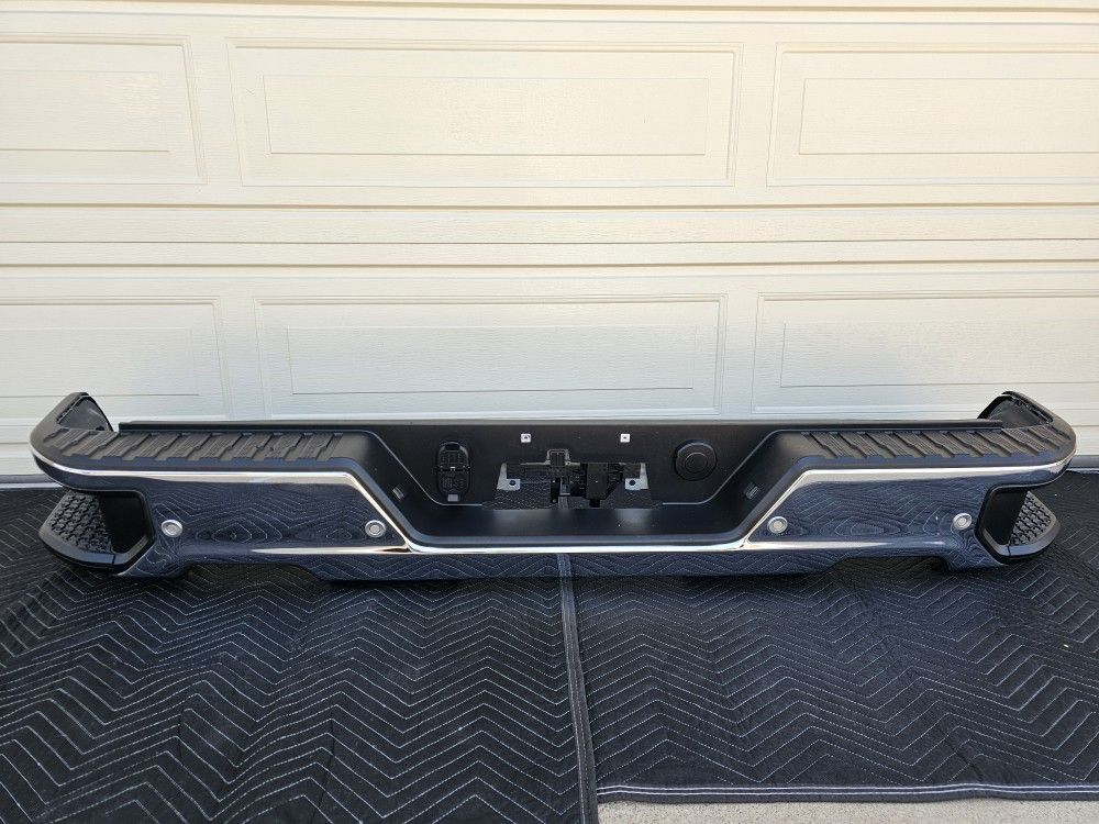 GMC Sierra Rear Bumper Assembly 