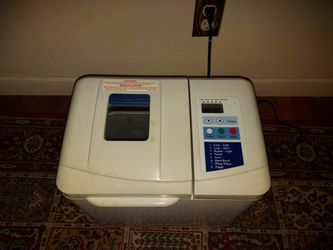 Regal Kitchen Pro Breadmaker Model K6743 Bread Machine w/Pan & Paddle