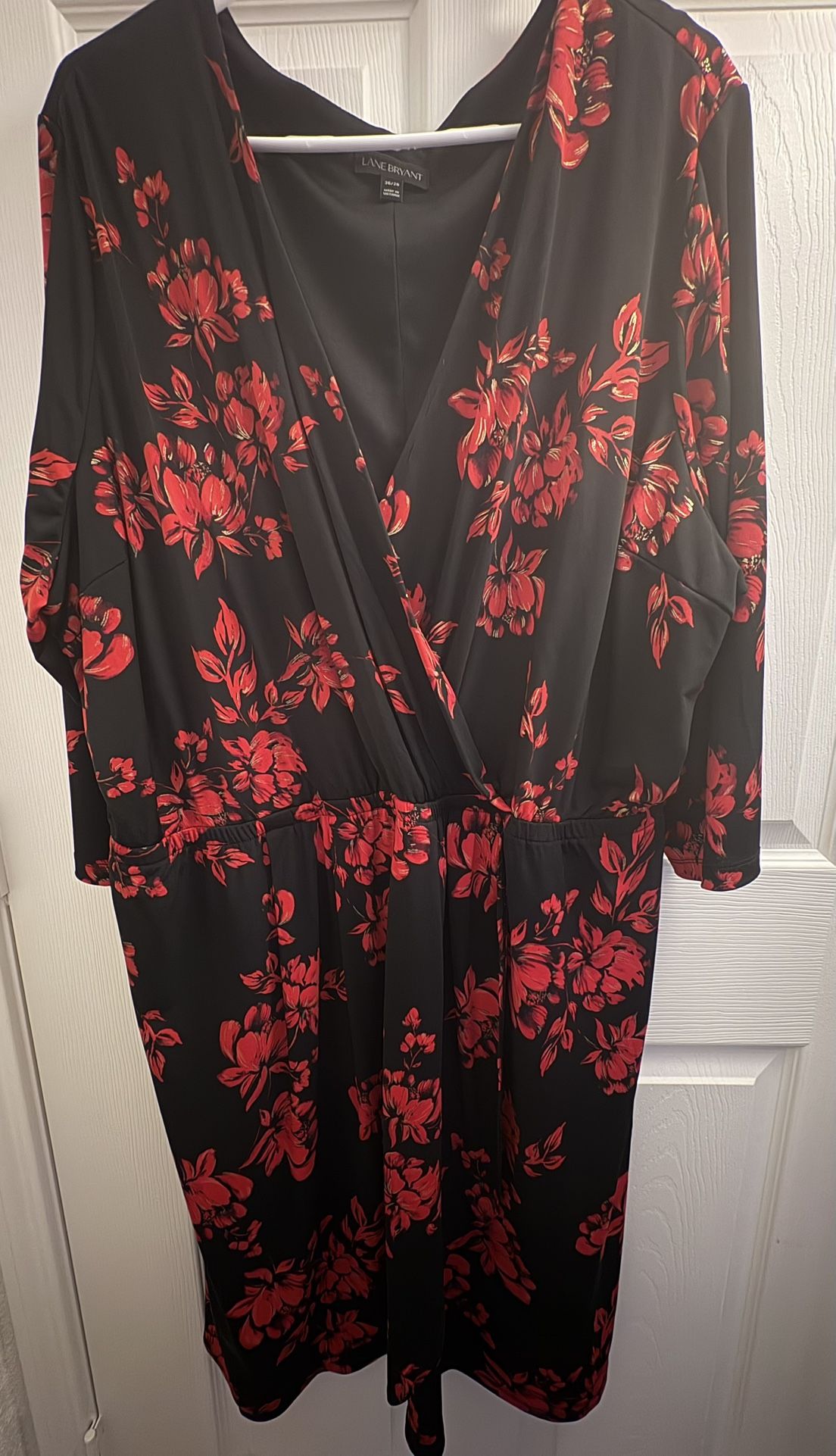 Size 26/28 Women’s Plus Size Faux Wrap Dress; Black With Red Flowers And Gold Accents
