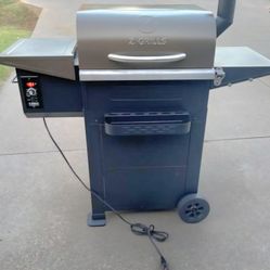 Z GRILLS 572 sq. in. 8-in-1 Flame Expert Wood Pellet Grill and Smoker - NEW IN BOX