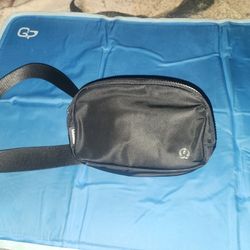 Lululemon Everywhere Belt Bag