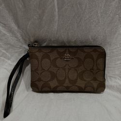 Coach Women’s hand wallet  
