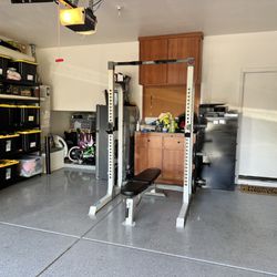 Rack Machine And Bench With Pull Up 