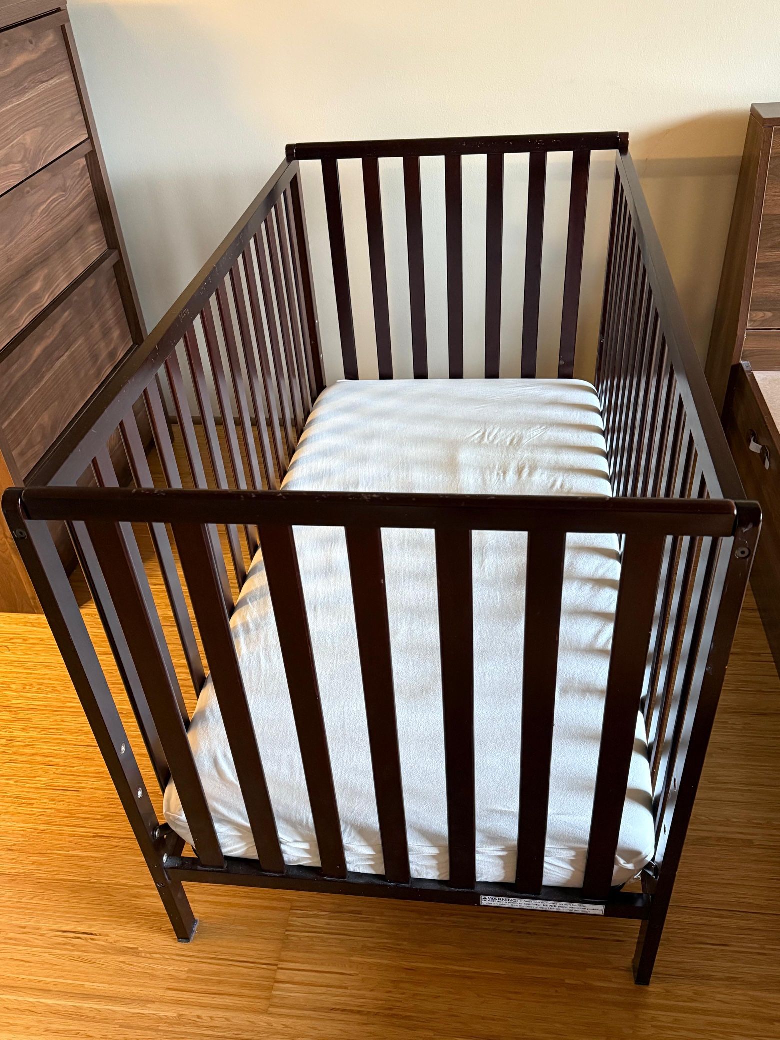 Delta Children Heartland 4 in 1 crib with Graco Premium Mattress 