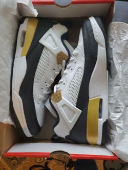Air Jordan 4 Royalty