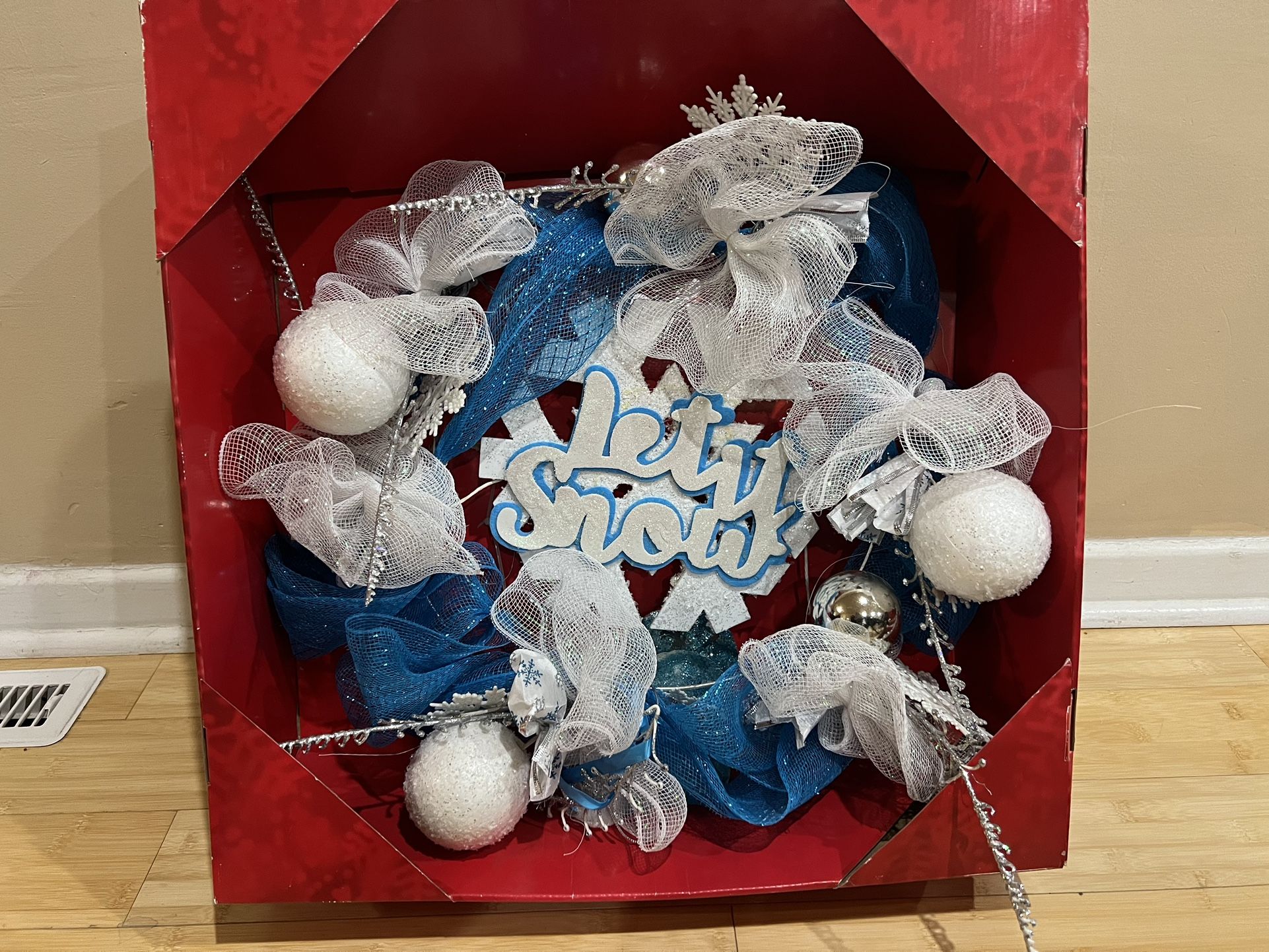 24 In Mesh Wreath “let It Snow”