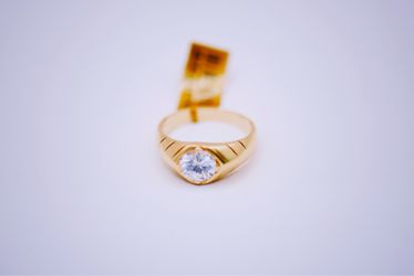 14 K yellow gold solitaire ring