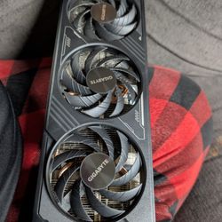 i7-11700K, RTX gigabyte 5070, z590 Gundam edition motherboard, 32GB DDR4 corsh corsair vengeance 3200mhz RAM, 3 SSDs (1TB, 500GB & 256GB), 1 TB HDD