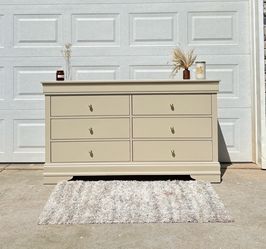 Solid Wood Dresser • Refinished • Modern cream • 6-Drawer